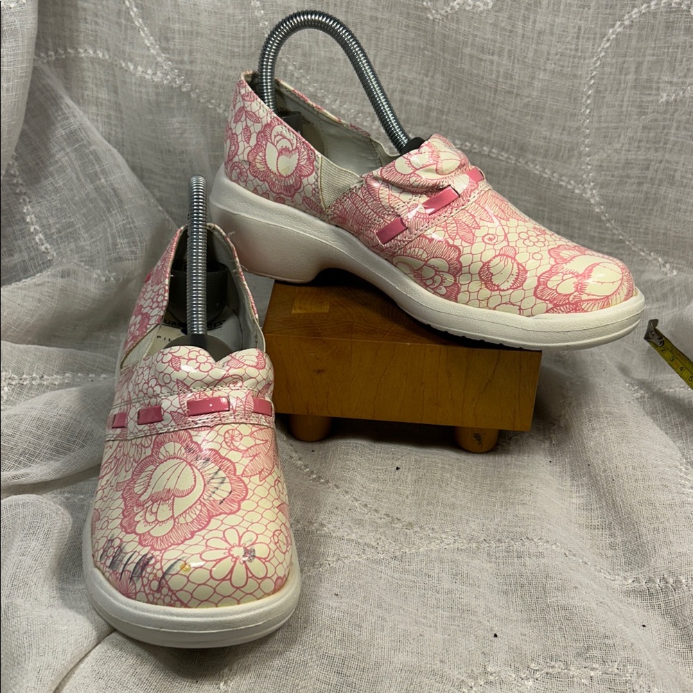 Nurse Mates pillow top working clogs